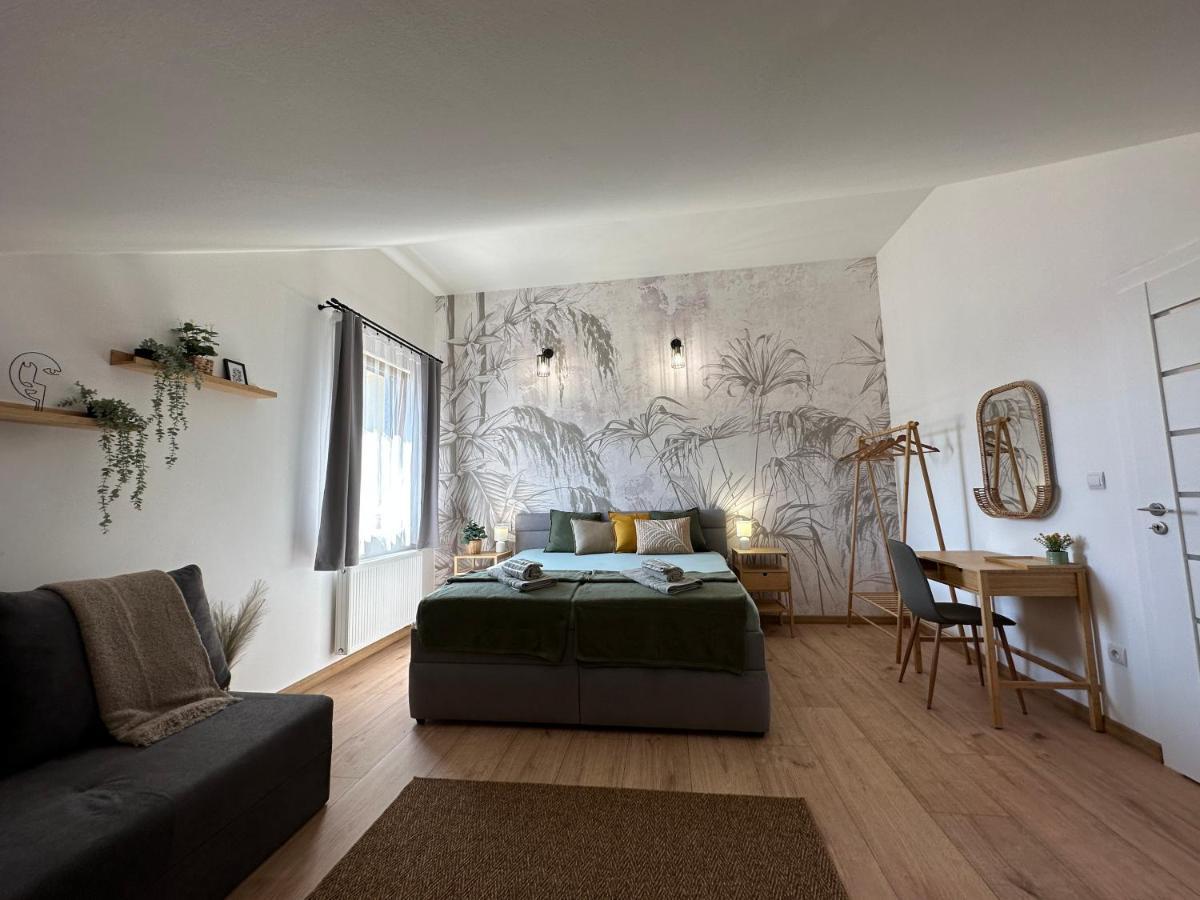 Green Apartment - City Centre - Main Square Liptovský Mikuláš Esterno foto